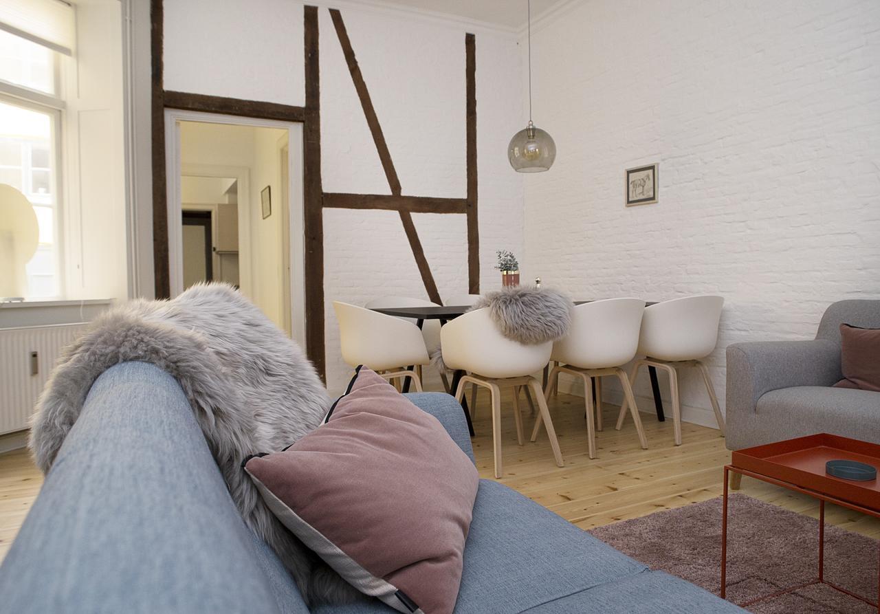 Spacious In Centre Apartment *